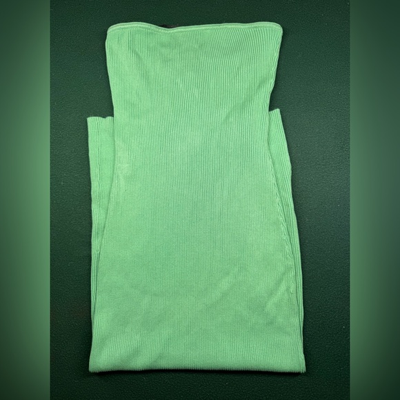 H&M Dresses & Skirts - H&M Green Strapless Ribbed Midi Dress NWT Size M